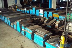 模具鋼材加工車(chē)間一角